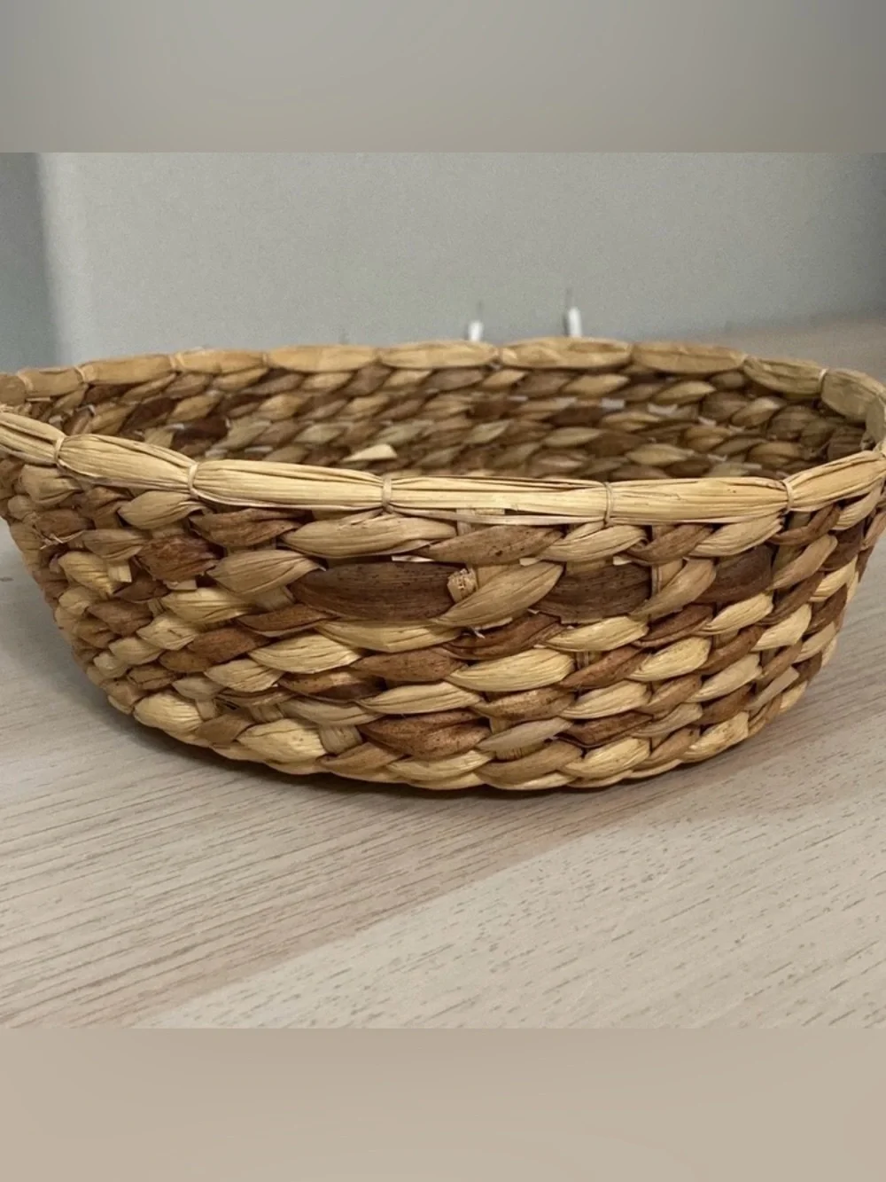 Circular Woven Natural Seagrass Basket, Casserole Holder, 9” x 3” round